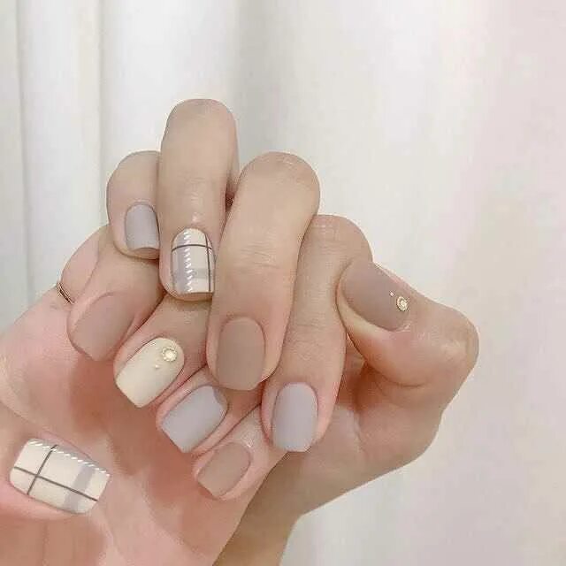 Квадратный светлый маникюр Нежный маникюр на короткие ногти весна 2019 фото_1 Korean nail art, Pretty nails