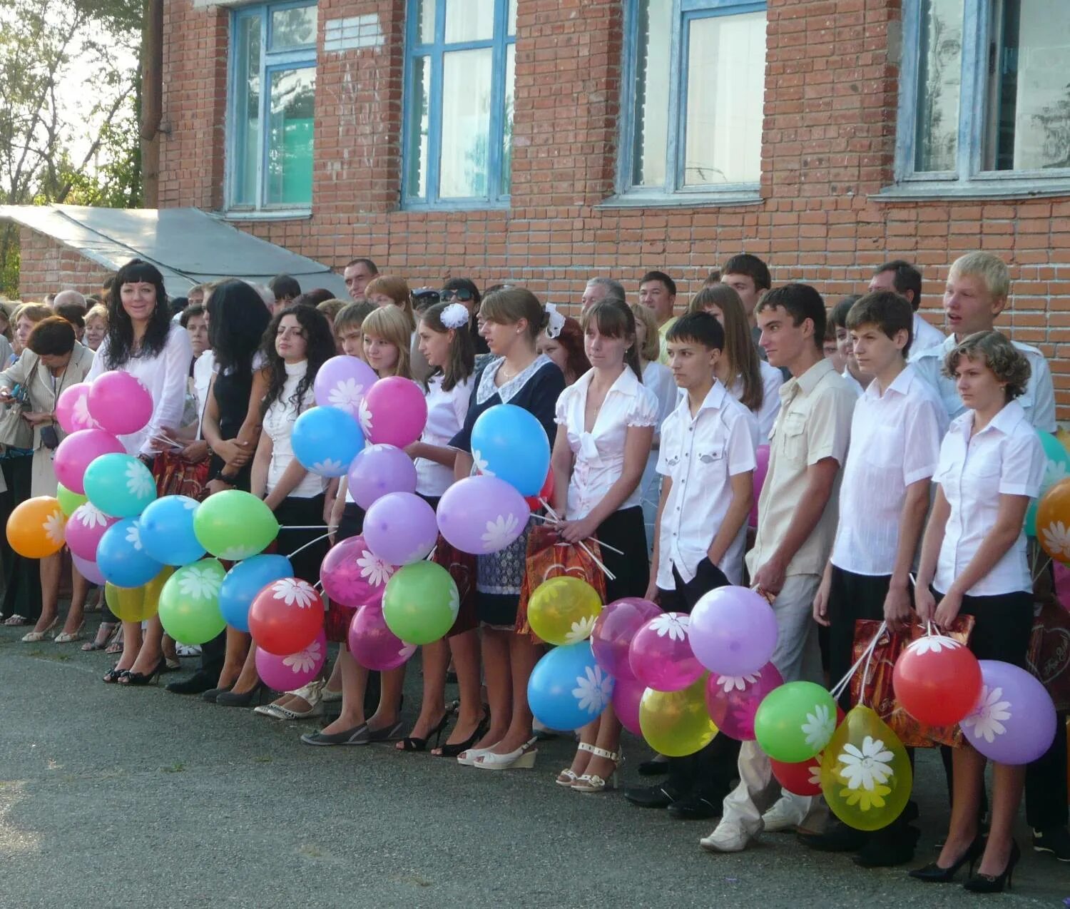 Квадраты садовая ул 11 лабинск фото ПРАЗДНИК ПЕРВОГО ЗВОНКА - 2 Сентября 2010 - Школа № 11