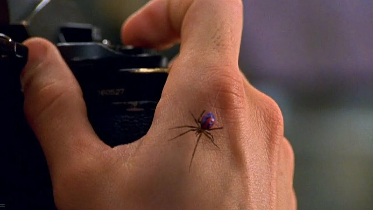 Квадробер кусает человека фото Peter Parker Bitten By a Spider - Lab Scene - Spiderman (2002) HD 1080p - YouTub