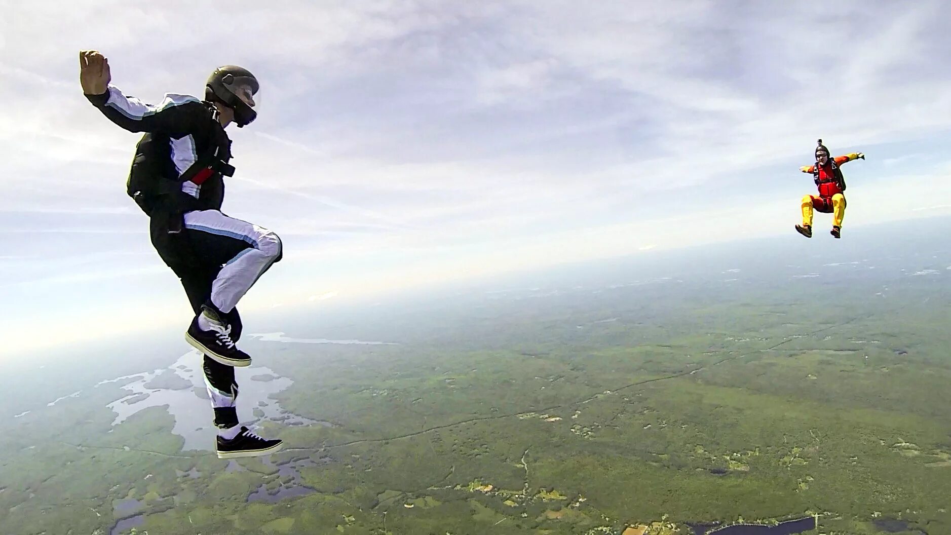 Квадроберы фото людей в прыжке MIT Skydiving Club