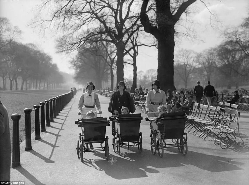 Квадроберы прошлого фото Black and white pictures reveal pre-Blitz London Daily Mail Online