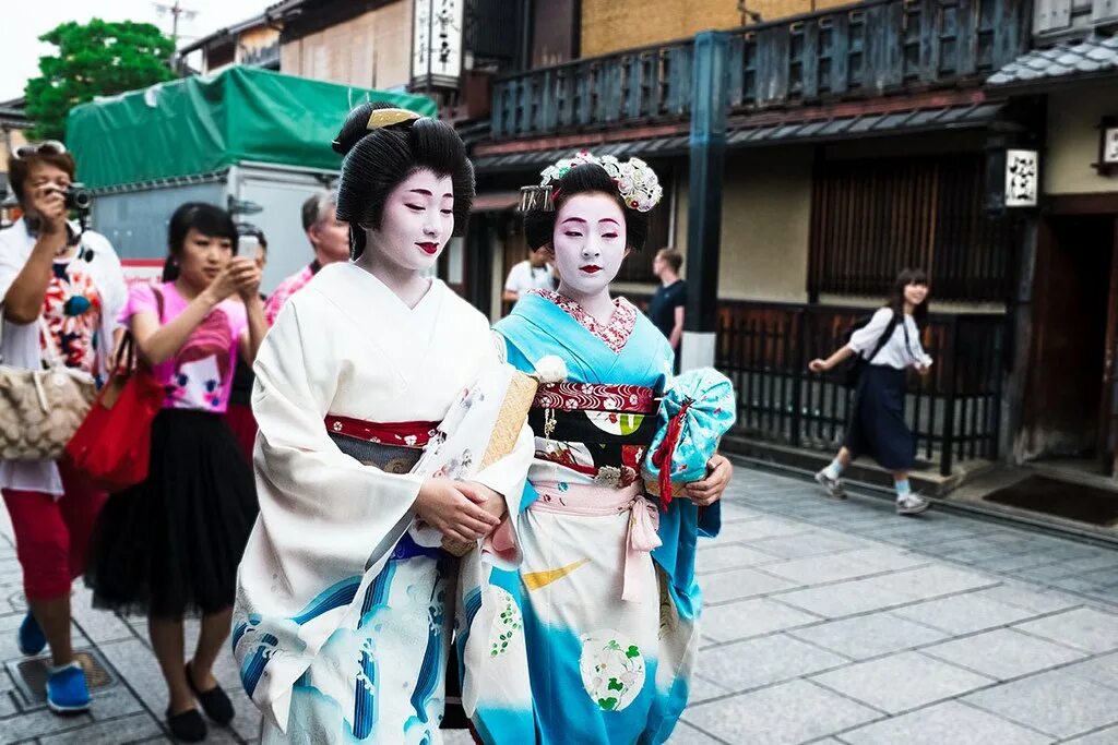 Квадроберы в японии фото Satsuki and Marika In Tokyo, these women are called Geisha. Flickr