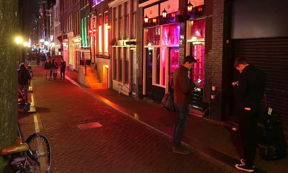 Квартал красных фонарей фото Amsterdam Red Light District De Wallen #1 Travel Guide 2024 Amsterdam Red Light 