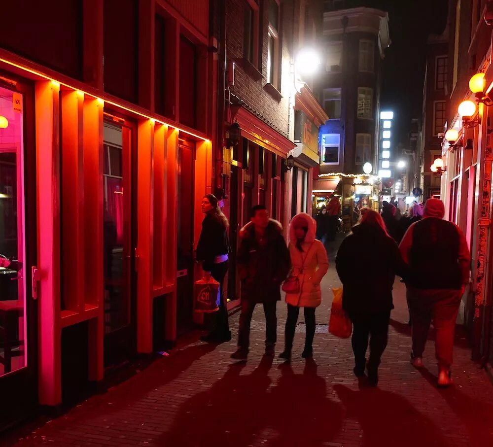 Квартал красных фонарей фото 10 Best Tours in Amsterdam: Fun Things To Do In Holland Amsterdam Red Light Dist