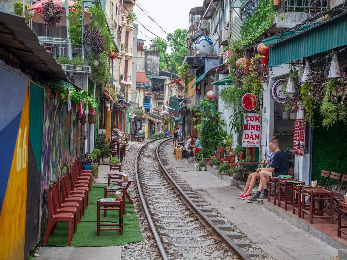 Квартал железнодорожная ул 49а фото Experience the unique Train street in Hanoi’s Old Quarter, Hanoi - Times of Indi