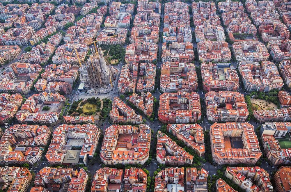 Кварталы барселоны фото Aerial view of Barcelona Eixample residential district and Sagrada familia, Spai