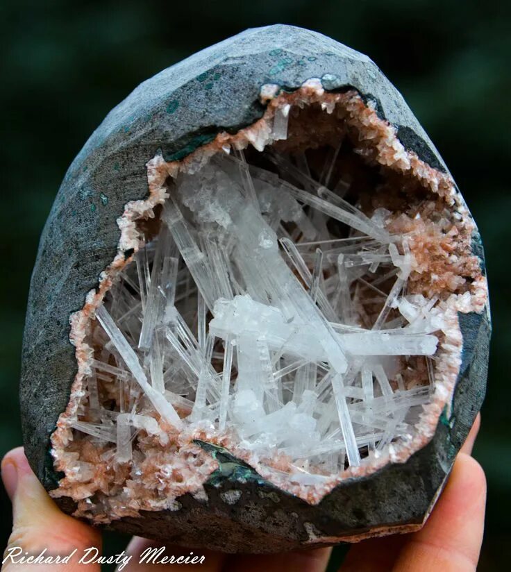 Кварц как выглядит камень в природе 6.3 Scolecite (Hydrated Calcium Aluminum Silicate) - in Heulandite Geode from In