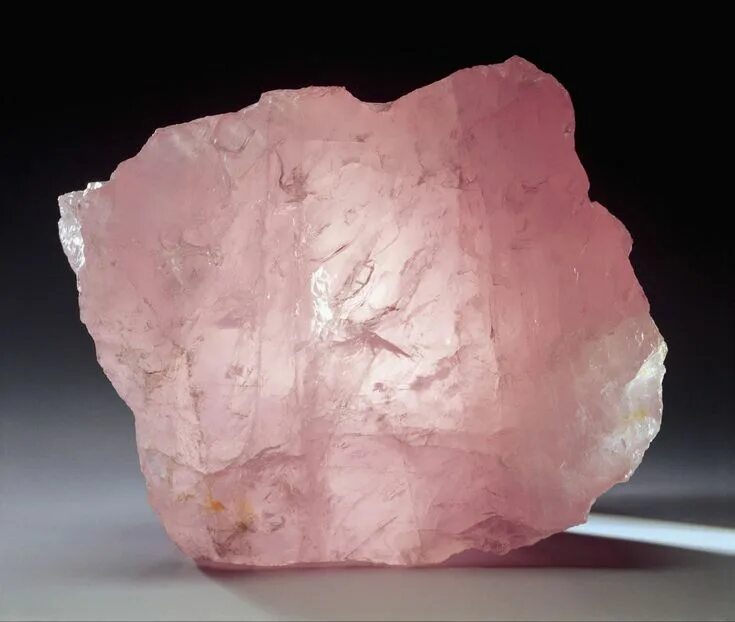 Кварц камень фото и описание Can Rose Quartz Help You Fall in Love? Quartz rock, Rose quartz, Glow rock