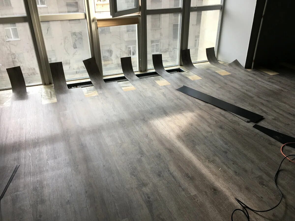 Кварц винил на стены фото Укладка кварцвинила: советы и рекомендации Стройка наизнанку Дзен