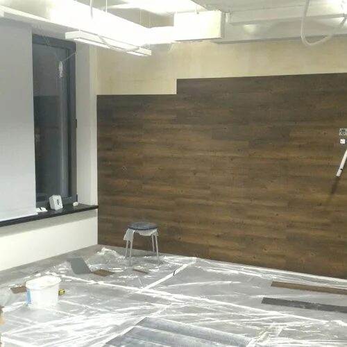 Кварц винил на стены фото Монтаж напольной LVT плитки на стены