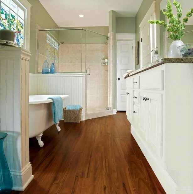 Кварцвинил в ванной фото Beautiful choice for this stunning #bathroom..Armstrong Flooring, Luxe Plank Exo