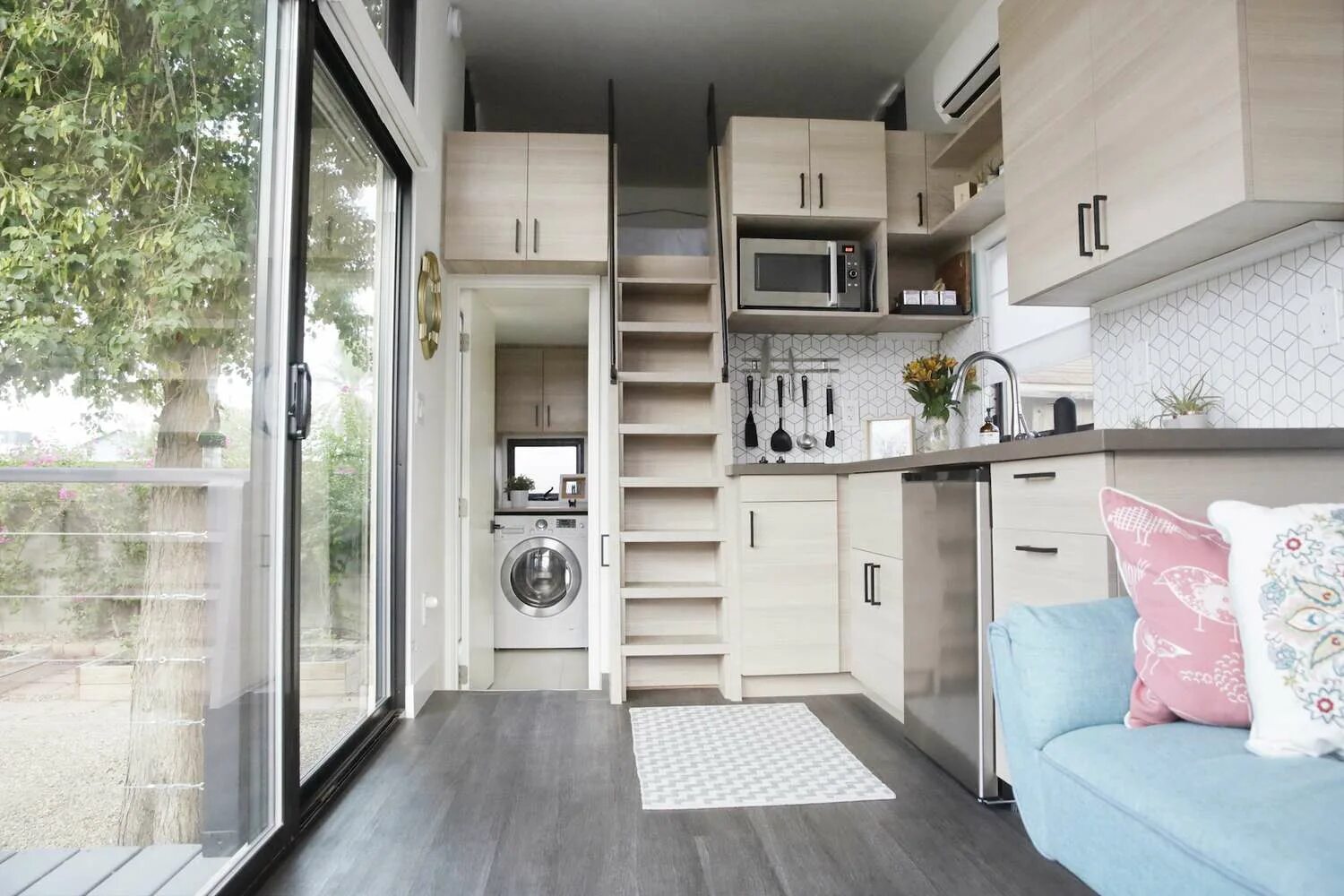 Квартира 10 кв м дизайн 10 Tiny Home Decorating Ideas to Help Save Space