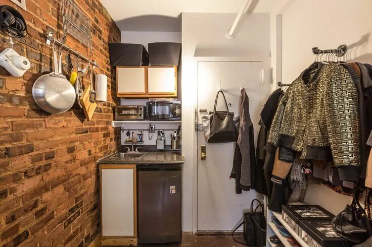 Квартира 8 фото How one New Yorker lives comfortably in 90 square feet Nhà