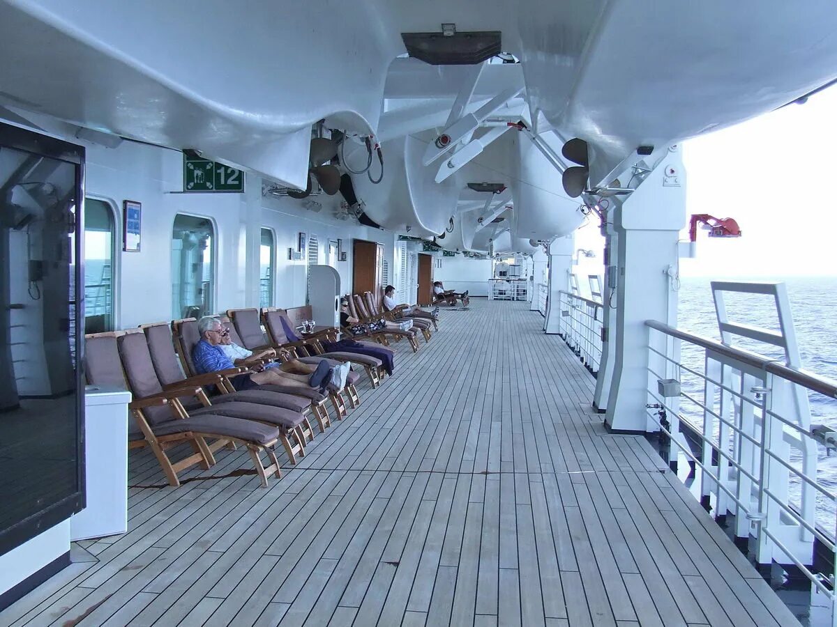 Квартира корабль фото Cruise ship’s promenade deck richardwoolley