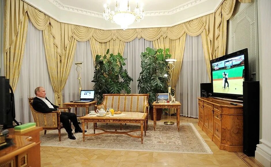 Квартира путина в кремле фото Vladimir Putin watched the Russian judo team’s performance at the Paralympics in