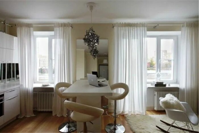 Квартира студия два окна дизайн Кухню можно объединить с гостиной. Фото: kitchendecorium.ru. Diseños de cocinas 