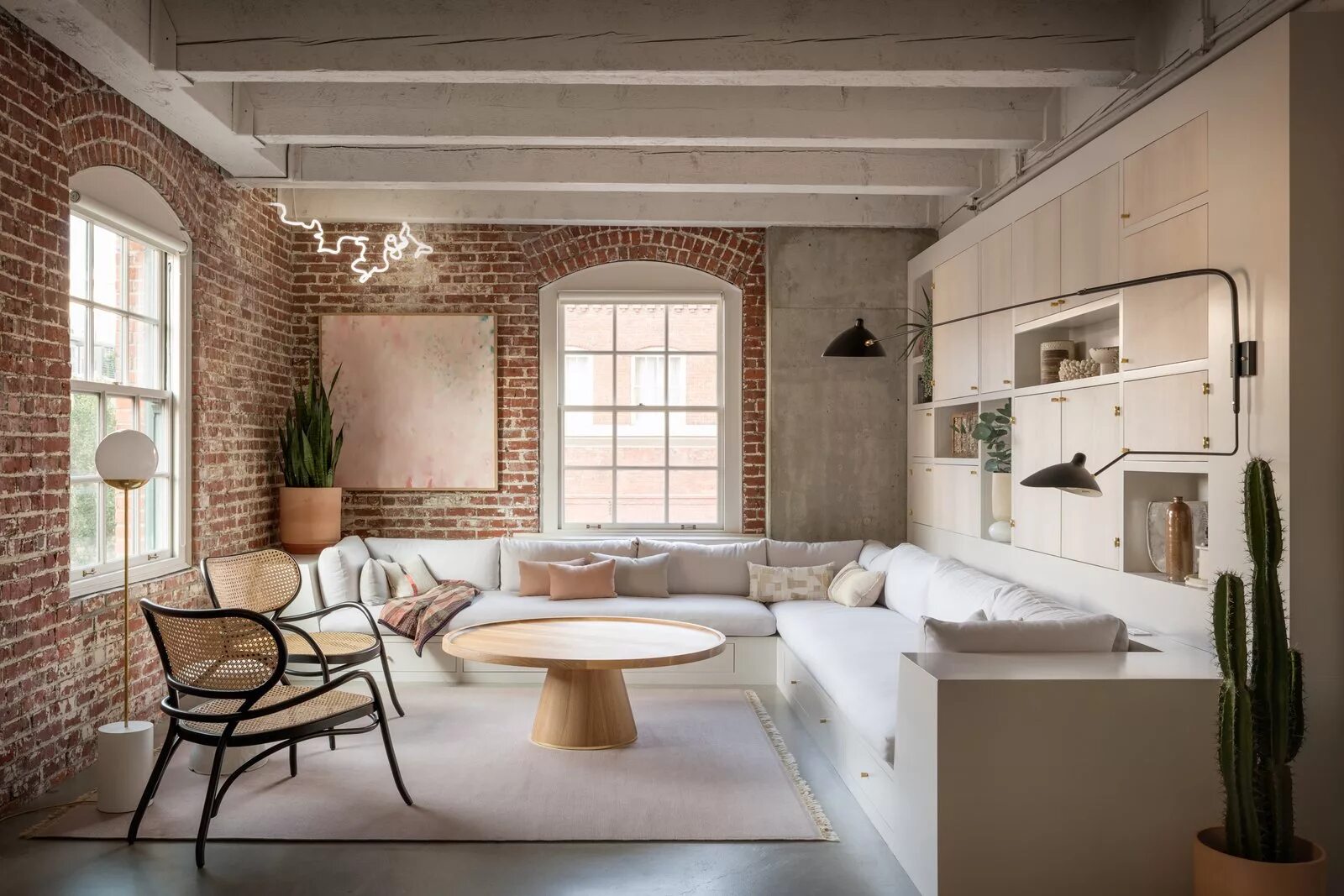 Квартира в стиле лофт фото светлая Photo 1 of 10 in Lofts by SarahB from Before & After: This Portland Loft’s Pink-