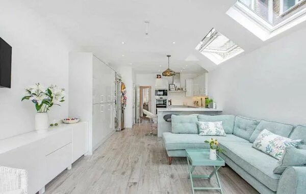 Квартира в светлых тонах дизайн проект Sofá Retrô: +54 Inspirações para Decorar sua Sala de Estar London living room, L