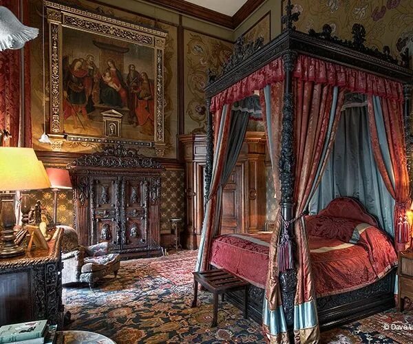 Квартира замок фото The State bedroom at Eastnor Castle wedding venue in Herefordshire CHWV Castle b