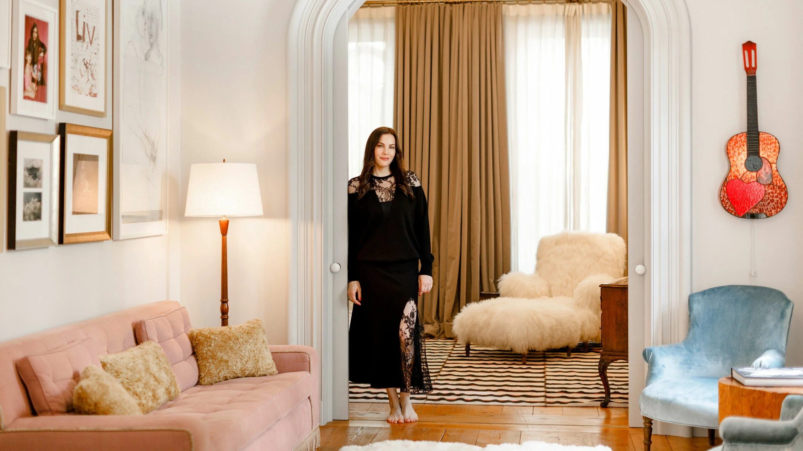 Квартиры актеров фото Inside Liv Tyler's Dreamy West Village Townhouse West village townhouse, Liv tyl