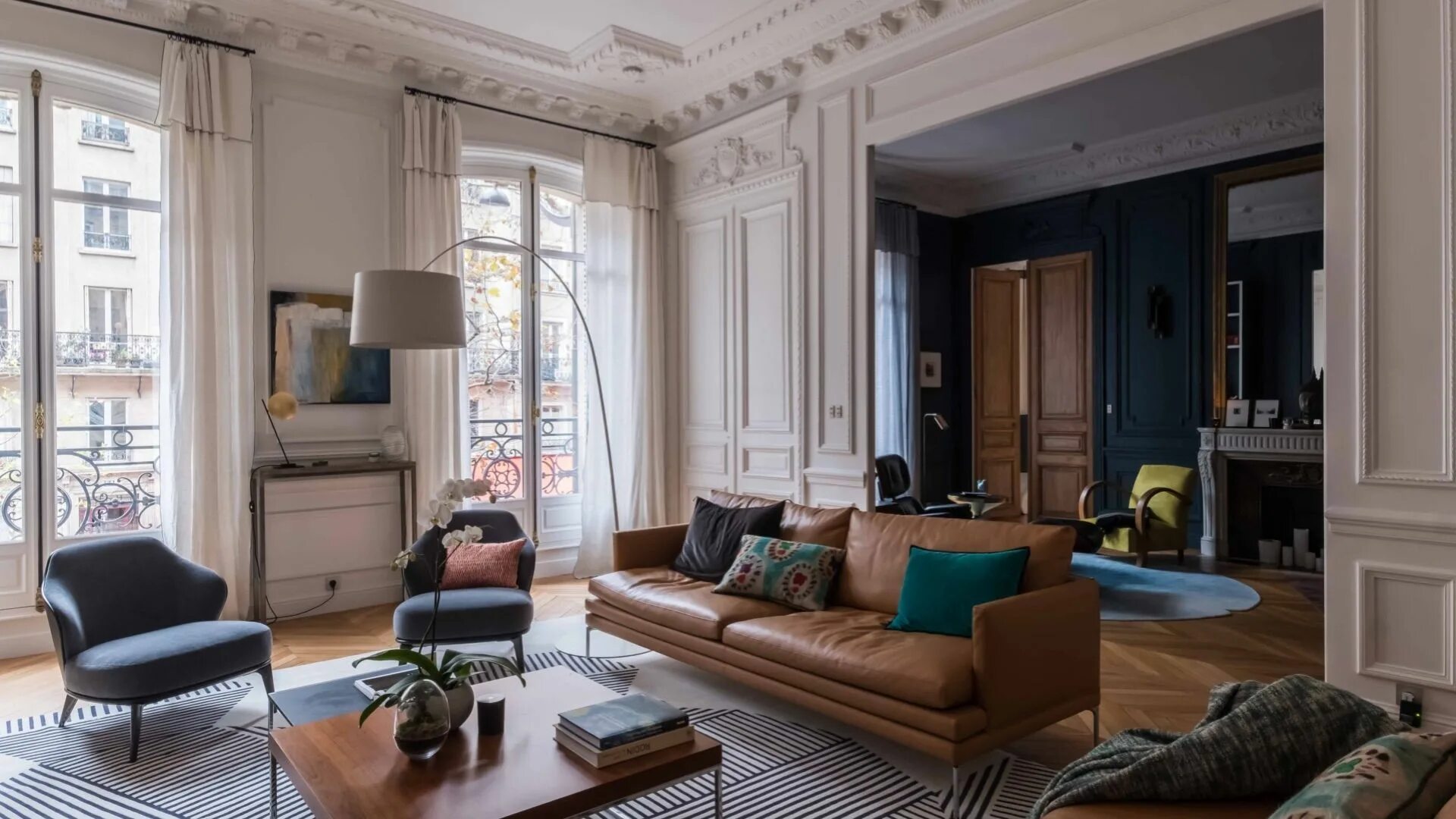 Квартиры парижа интерьеры Cet appartement parisien bénéficie d'un design haussmannien et contemporain aprè