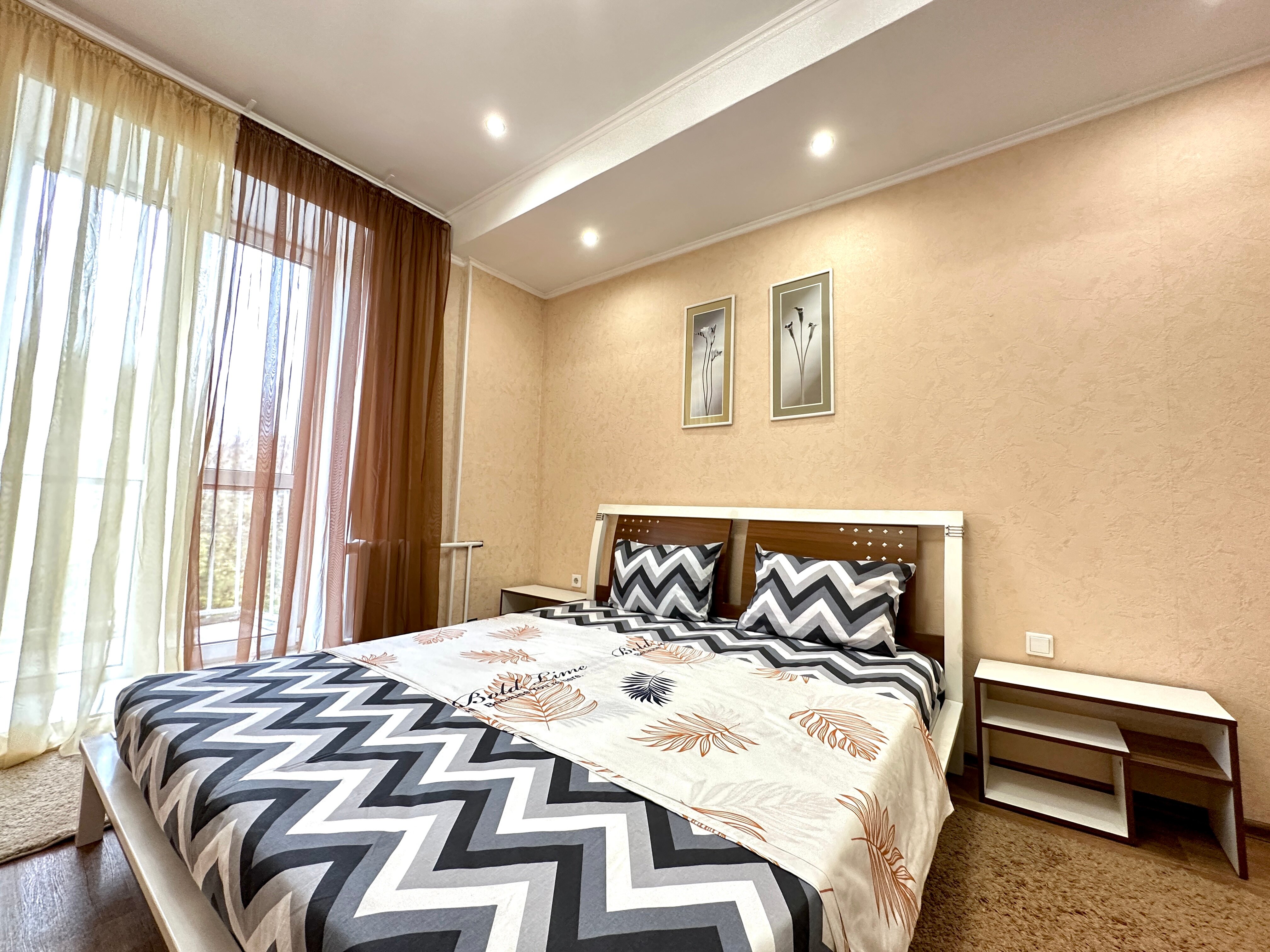 Квартиры посуточно тюмень фото Панорама: Apartments compass group, жильё посуточно, ул. Ленина, 63, Тюмень - Ян