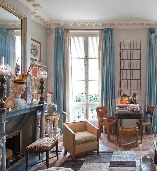 Квартиры в французском стиле фото Jacques Grange's Paris living room with furniture by Emilio Terry, Jean-Michel F