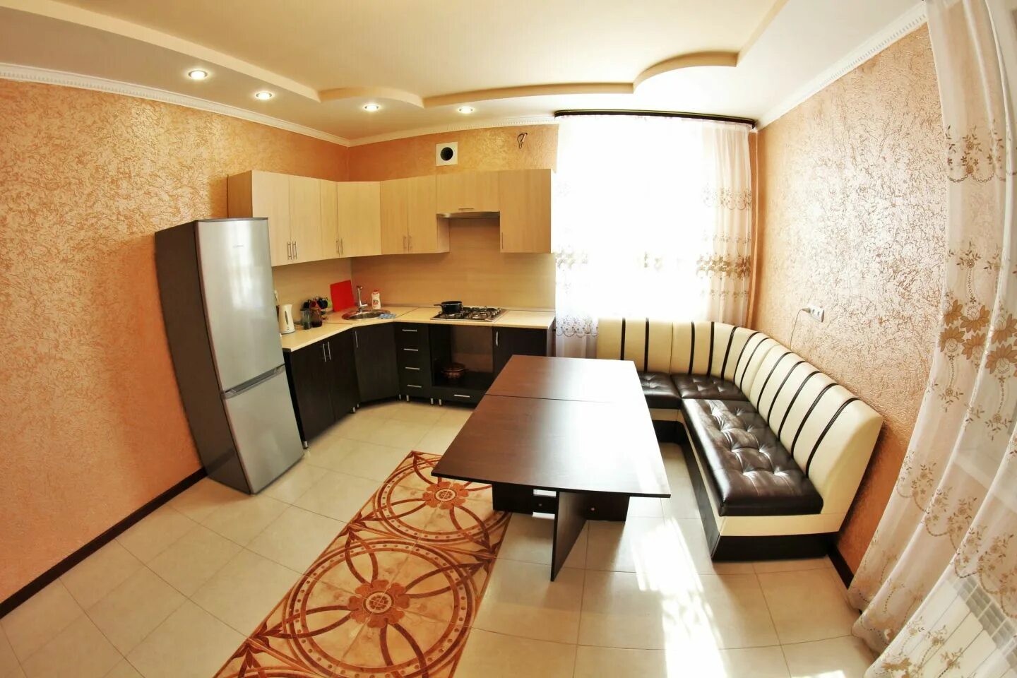 Квартиры в геленджике купить недорого с фото Снять 4-комнатную квартиру в Геленджике посуточно в октябре, ноябре и в зимний п