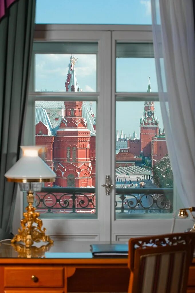 Квартиры в кремле фото Deluxe room overlooking the Red Square Hotel National, a Luxury Collection Hotel