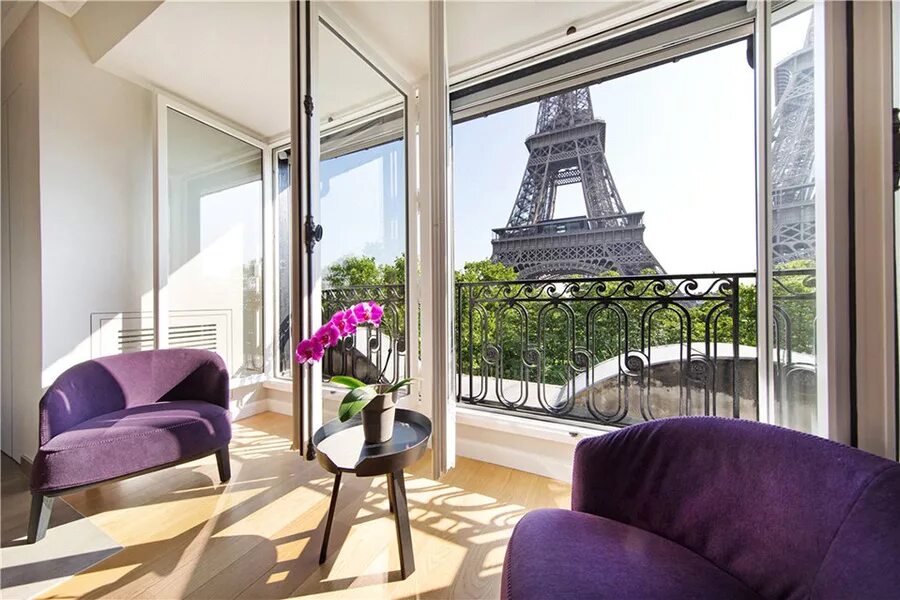 Квартиры в париже фото Listing of the Day: A Parisian Pied-à-Terre With Eiffel Tower Views