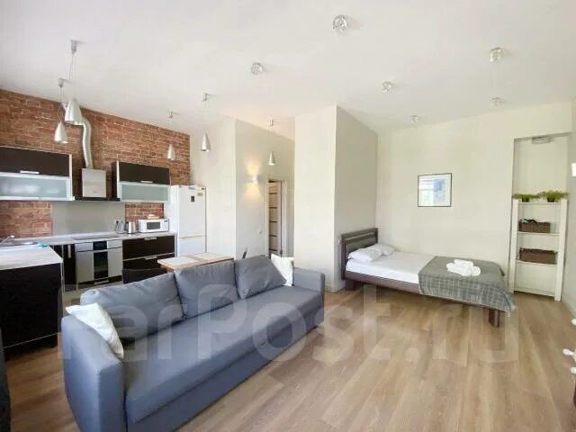 Квартиры во владивостоке купить с фото Студия, улица Семеновская 10, 3 этажей, 1 этаж, 32,0 кв. м. центр. Цена за сутки