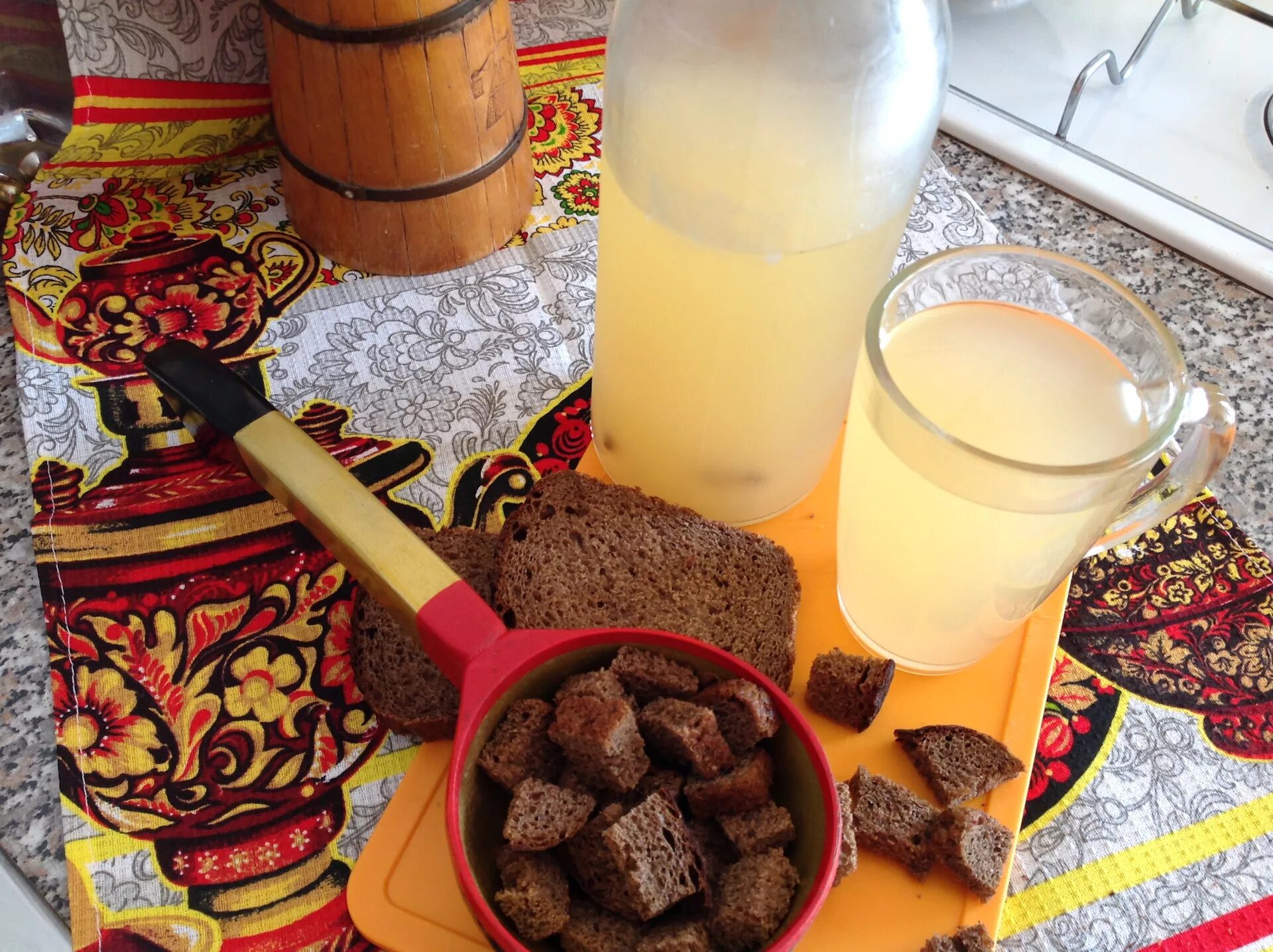 Квас в домашних условиях фото Квас. Настоящий, монастырский квас на ржаной хлебной закваске и ржаных сухариках