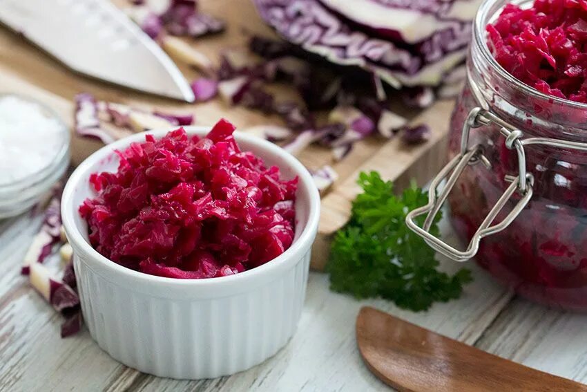 Квашеная капуста со свеклой фото Red Cabbage Sauerkraut With Horseradish And Apple Recipe Red cabbage sauerkraut,