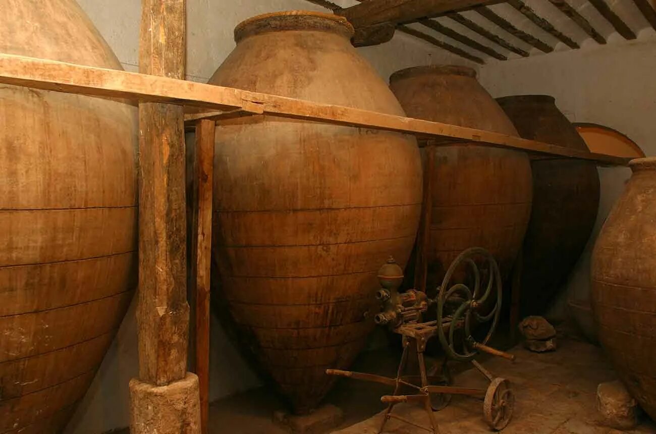 Квеври для вина фото Can you taste amphora ageing? Ask Decanter