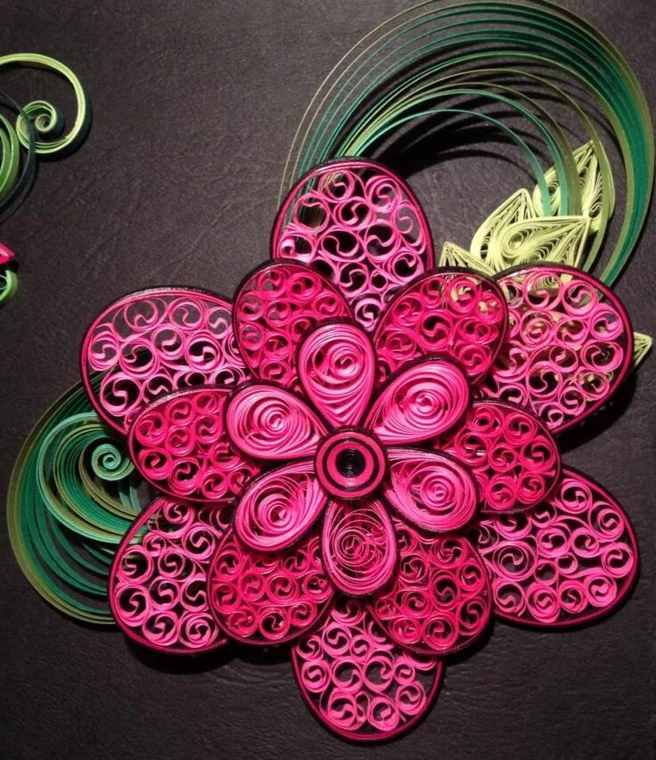 Квиллинг из бумаги фото Quilling. Pink beehive flower.