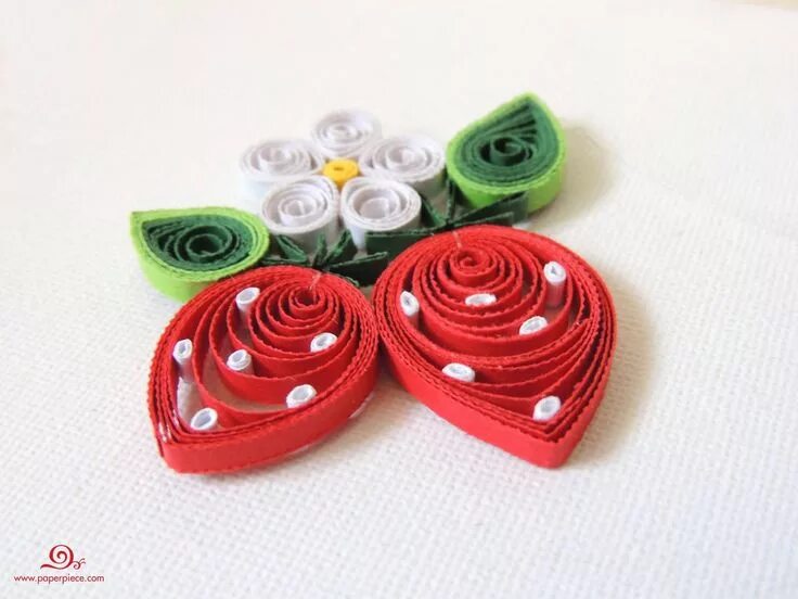 Квиллинг поделки фото quilling strawberry, quilled fruit Quilling designs, Paper quilling jewelry, Qui