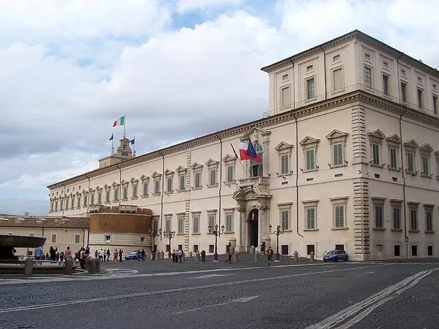 Квиринальский дворец в риме фото File:150PalazzoQuirinale.JPG - Wikipedia