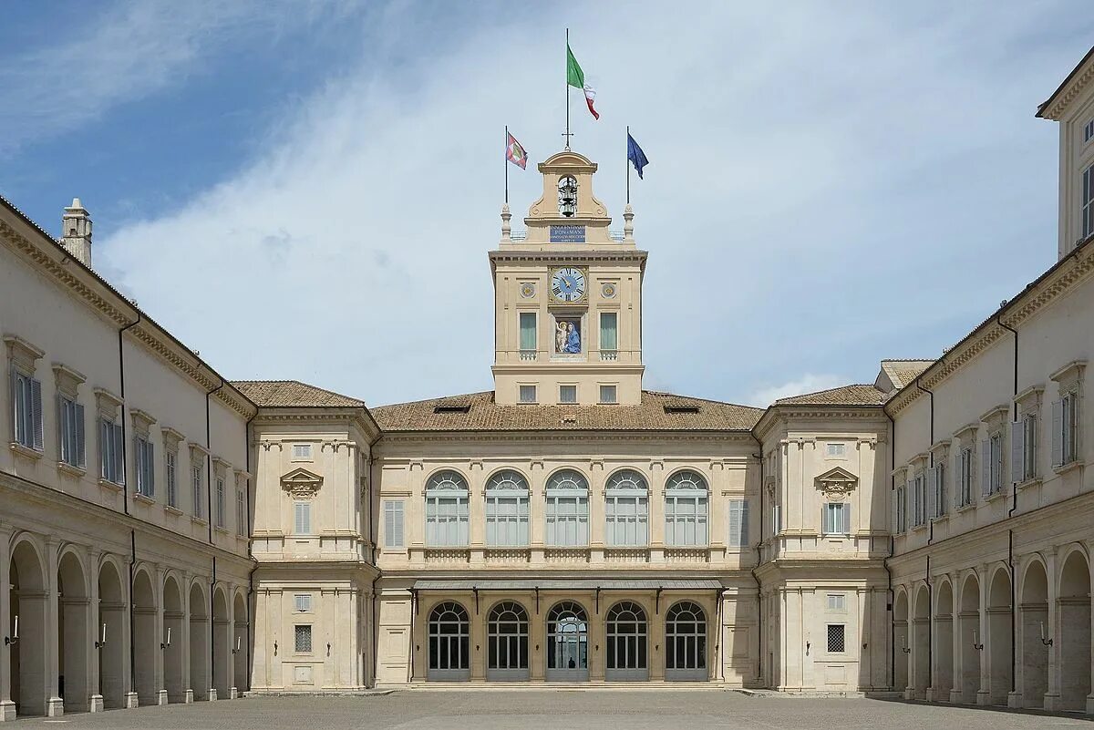 Квиринальский дворец в риме фото Fayl:Quirinale cortile interno Roma.jpg - Vikipediya