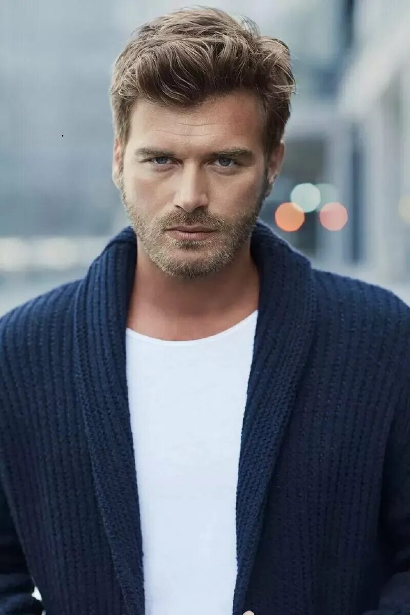 Кыванч турецкий актер фото Кыванч Татлытуг поделился фотографией со своим сыном. Известная актриса рассказа