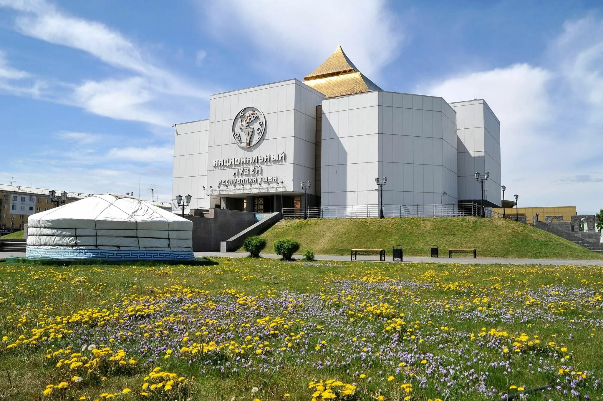 Кызыл фото музей Национальный музей им. Алдан Маадыр Республики Тыва - Кызыл, ул. Титова, д. 30. 