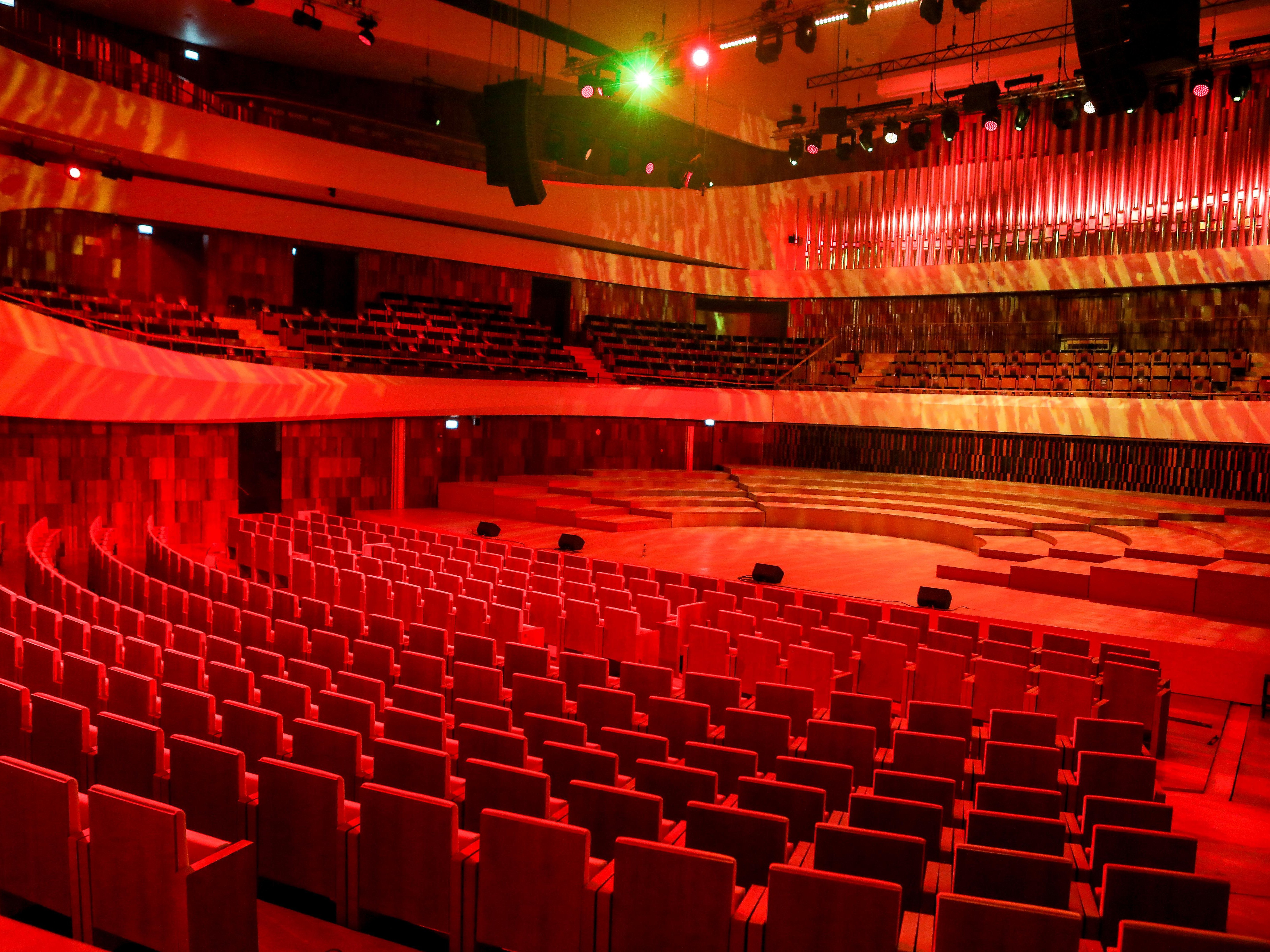 Кз москва фото зала Афиша Московского концертного зала 'Зарядье'