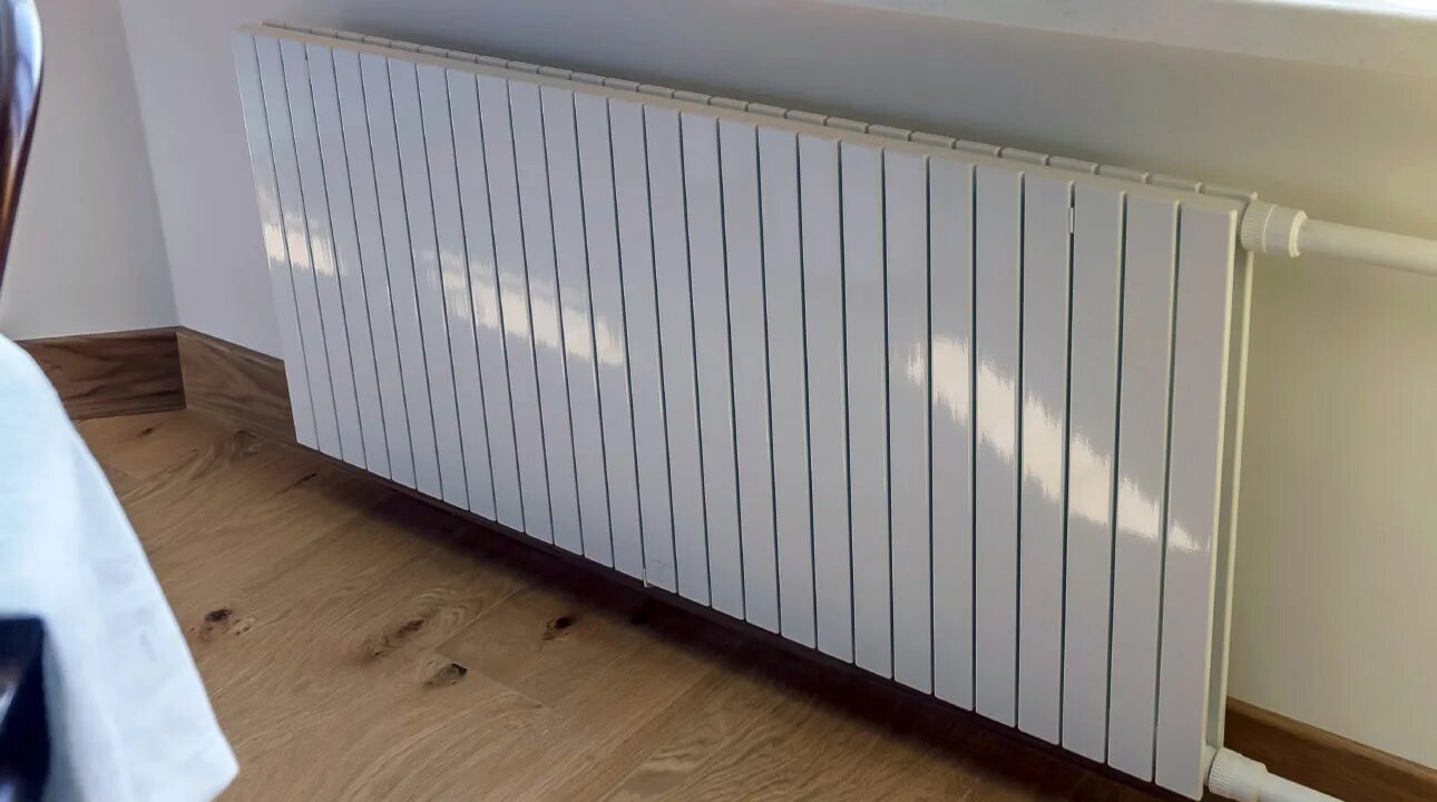 Кзто соло нижнее подключение Кзто соло нижнее подключение Кзто соло нижнее подключение Трубчатый радиатор КЗТО Соло вертикальный 1-1750-6 (6 секций) фиолетовый, боково