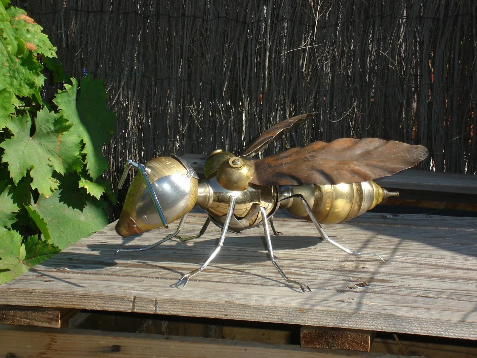 Пчела самодельная Пчела из металла - Custom Outdoor Metal Bee Sculpture with Honeycomb Made to 1 -