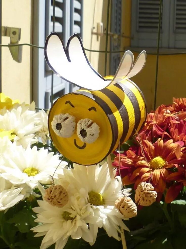 Пчела самодельная Garden bees Bee crafts, Bee decor, Bumble bee craft