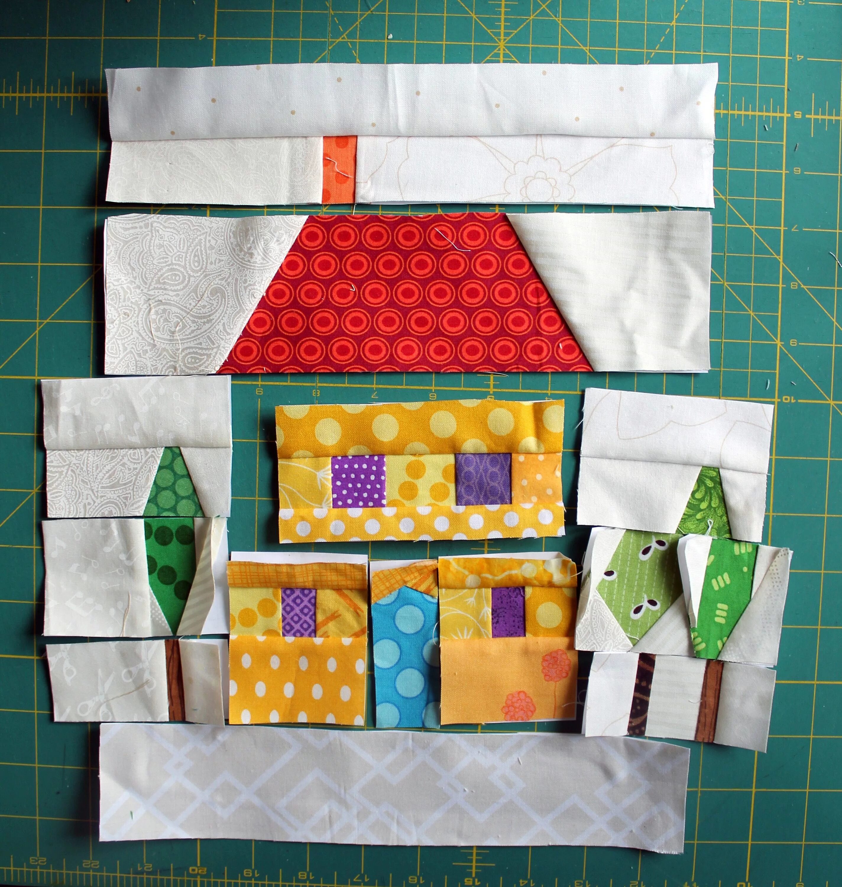 Пэчворк домики из ткани схемы фото A new paper piecing obsession... House quilt block, House quilt patterns, House 