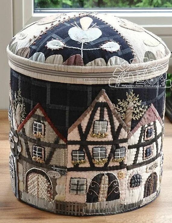 Пэчворк домики из ткани схемы фото Townhouses in Alsace-XLround box MJJenek, quilt pattern, hand appliqué, pdf patt