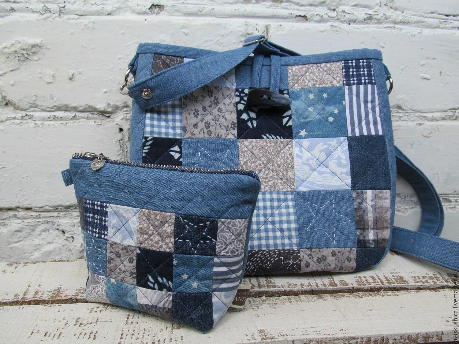 Пэчворк джинса фото Denim Cosmetic Bag Tutorial Cosmetic bag tutorial, Patchwork bags, Bags tutorial