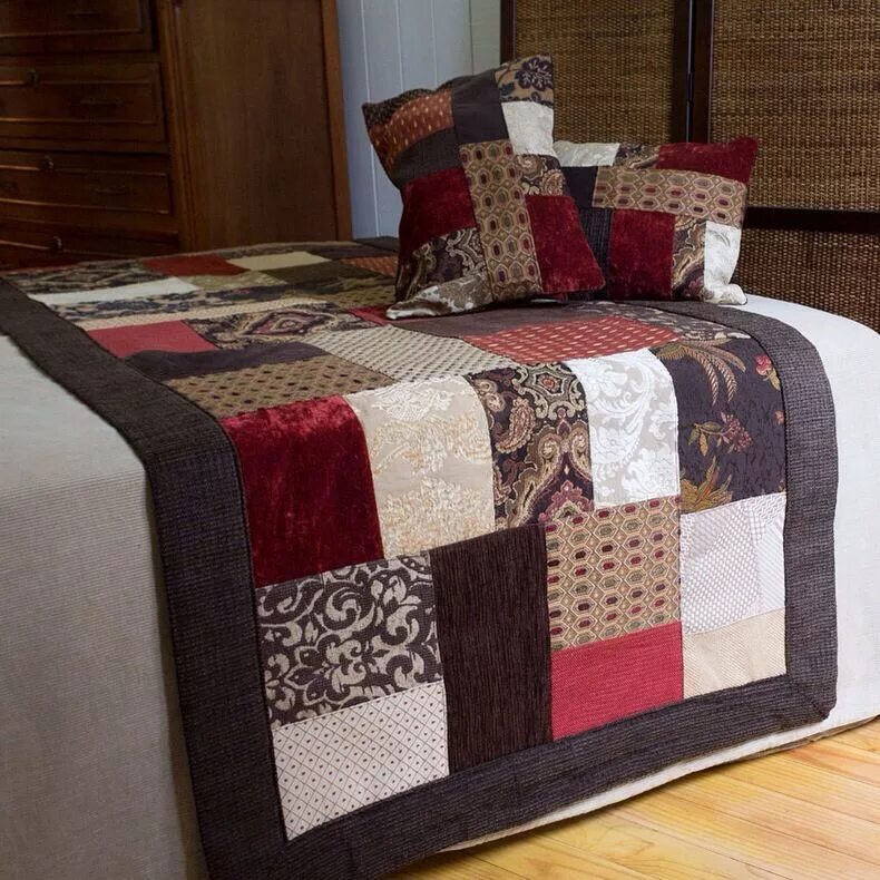 Пэчворк одеяло из темных тканей фото Patchwork Bedspread with 2 Cushions for Sale