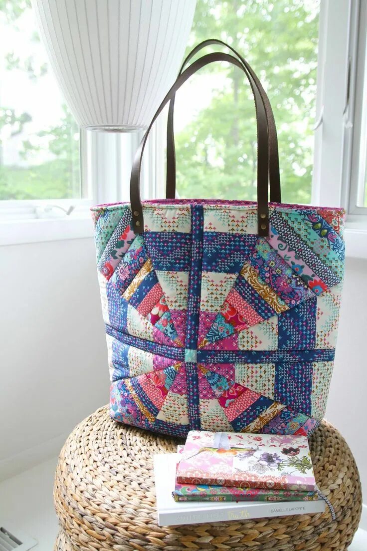 Пэчворк сумки фото Pin by Alyssa Van Ausdal on Amy Mades Tote bag pattern, Patchwork bags, Bag patt