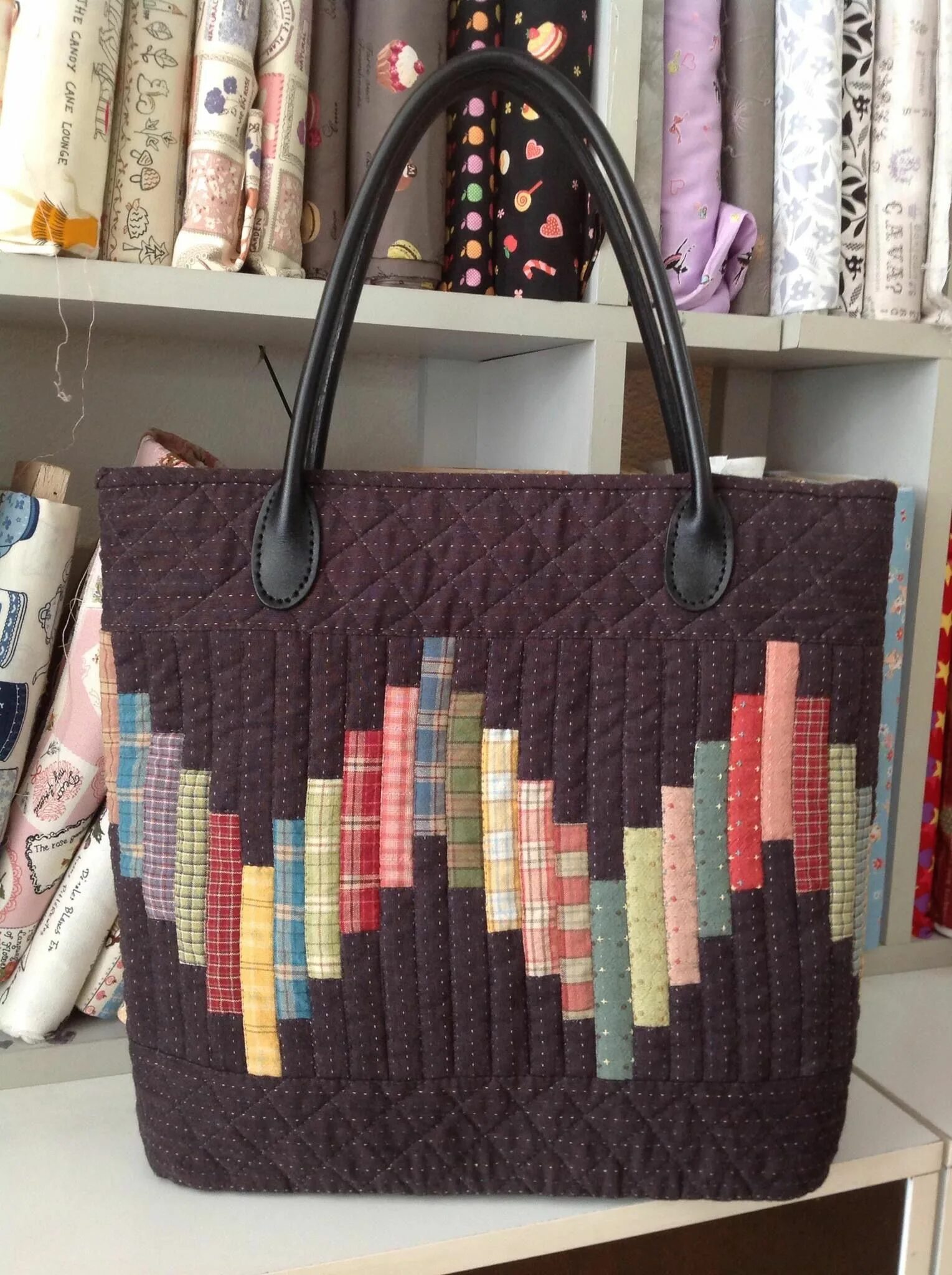 Пэчворк сумки фото Pin by Carmen Cabrejas on Costura Tote bags sewing, Patchwork bags, Quilted bag 